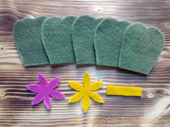 Кактус из фетра в горшочке