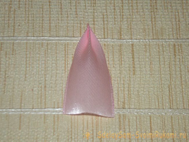 Георгина из атласных лент