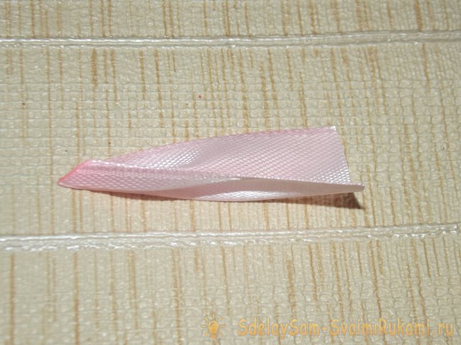 Георгина из атласных лент