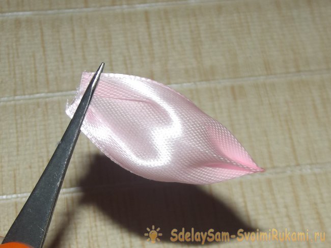 Георгина из атласных лент