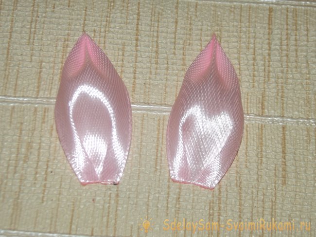 Георгина из атласных лент