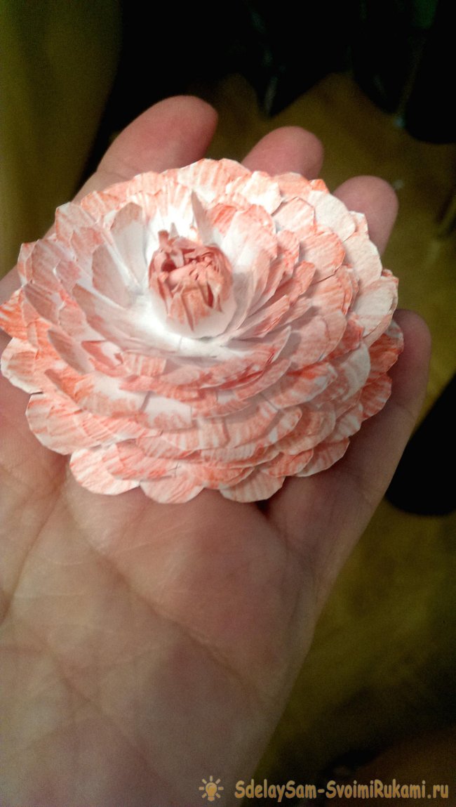 Объемный бумажный цветок