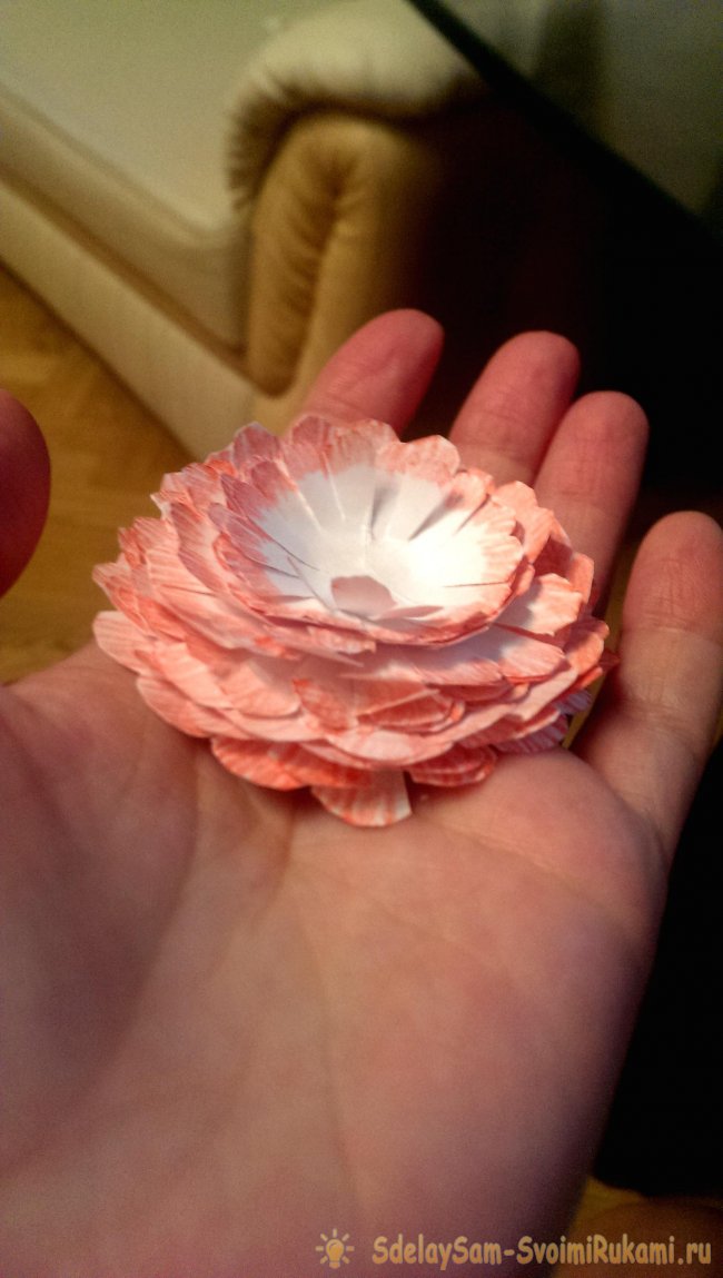 Объемный бумажный цветок