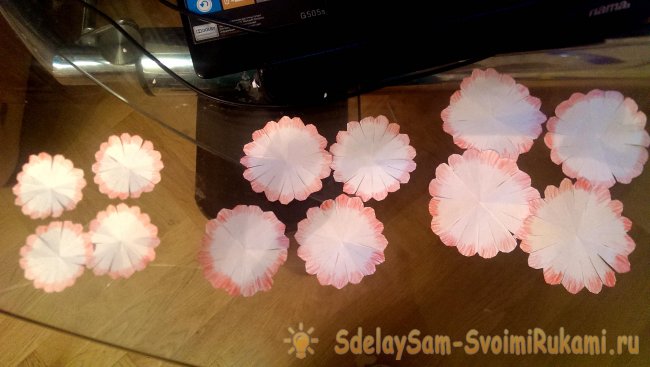 Объемный бумажный цветок