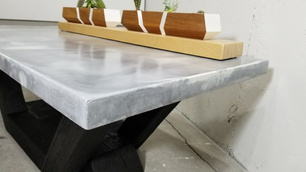 Делаем мраморный столик из бетона с основой из обожженного дерева