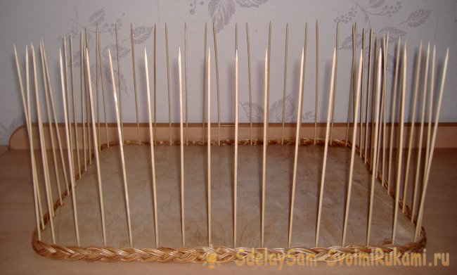 Корзина для игрушек из лозы