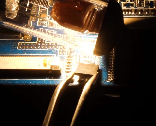 Когда нет термофена или инфракрасного паяльника