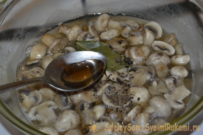Маринованные шампиньоны