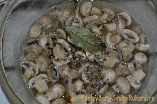 Маринованные шампиньоны