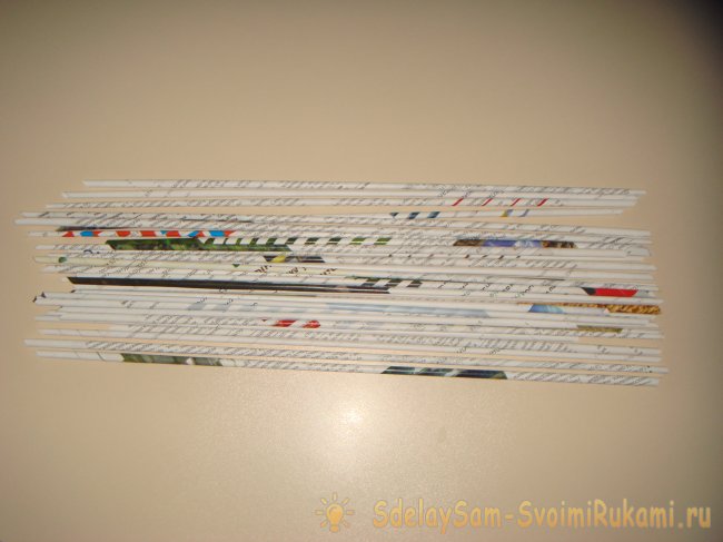 Плетеная вазочка из газетных трубочек