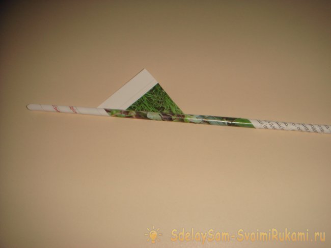 Плетеная вазочка из газетных трубочек