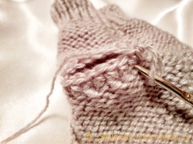 Как связать митенки с узором сова