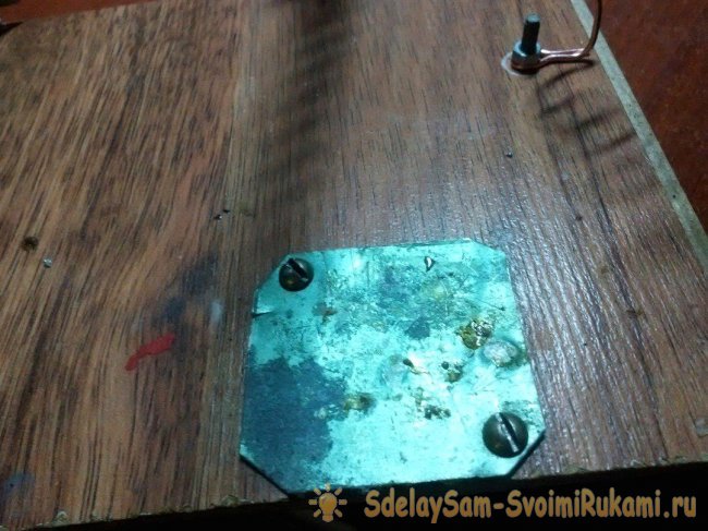 Простая третья рука для пайки