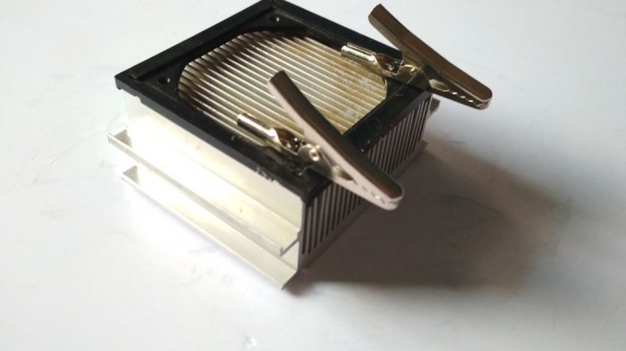 Очень простое приспособление для пайки