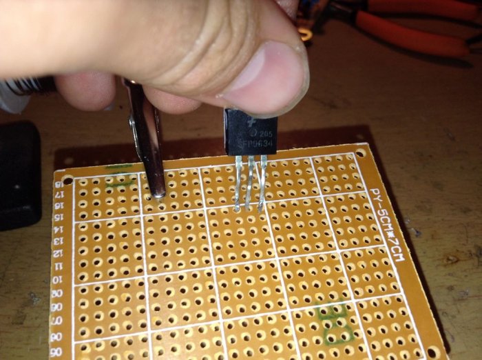 Простой счетчик Гейгера