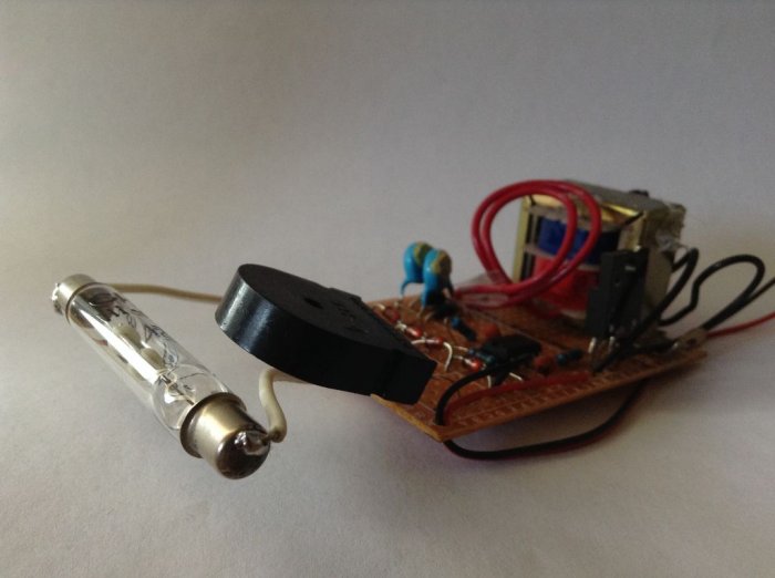 Простой счетчик Гейгера