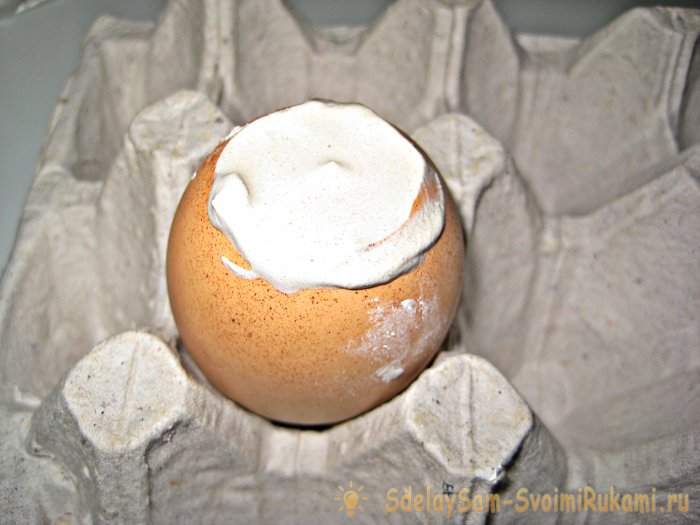 Пасхальный сувенир из гипса Яйцо на подставке