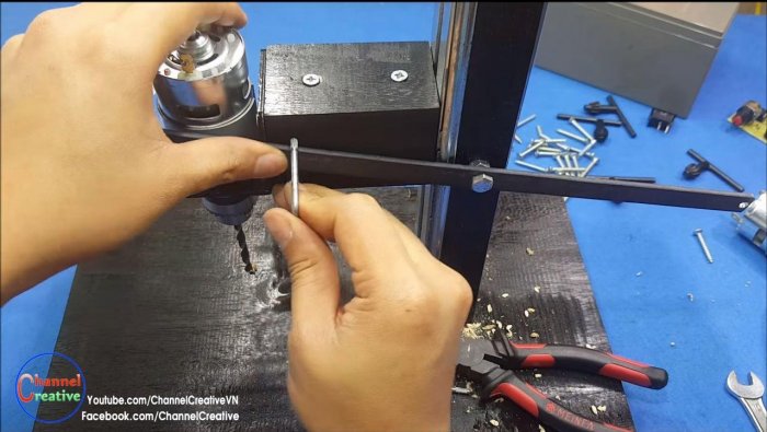 Миниатюрный станок для сверления