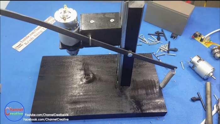 Миниатюрный станок для сверления