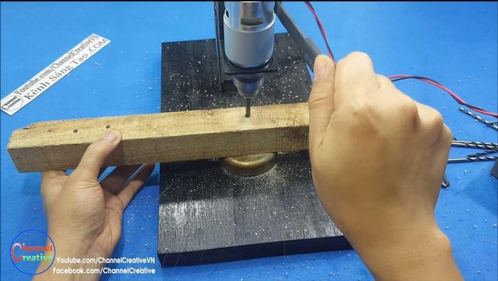 Миниатюрный станок для сверления