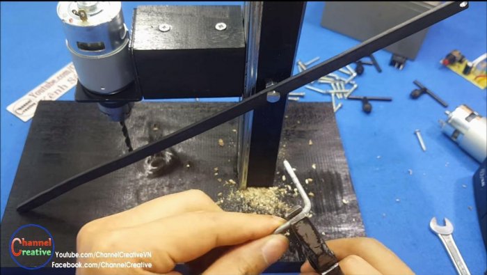 Миниатюрный станок для сверления