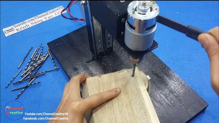 Миниатюрный станок для сверления