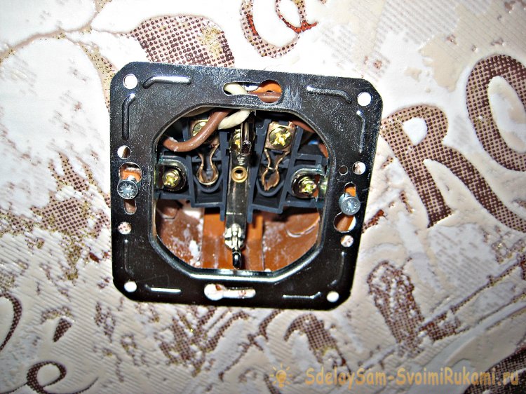 Как самостоятельно установить розетку