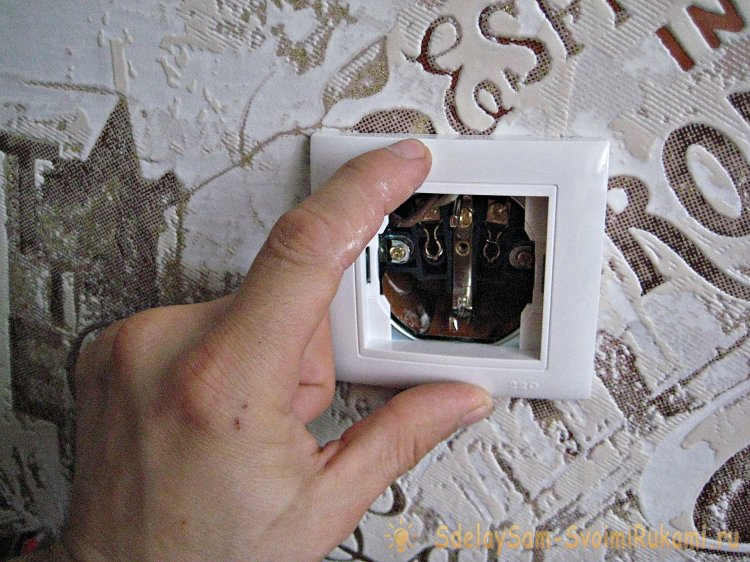 Как самостоятельно установить розетку