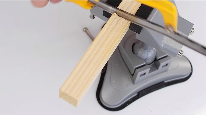 Приспособление для откручивания крышек на банках