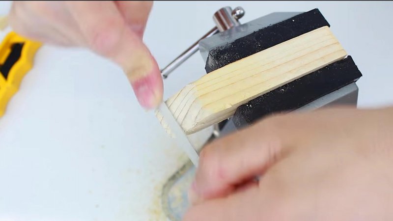 Приспособление для откручивания крышек на банках