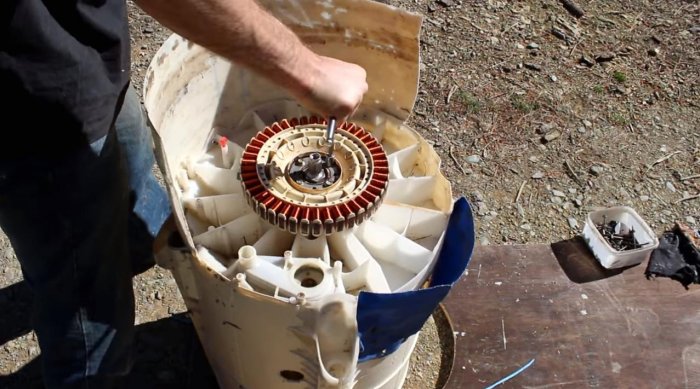 Электрогенератор  гидротурбина из старой стиральной машины