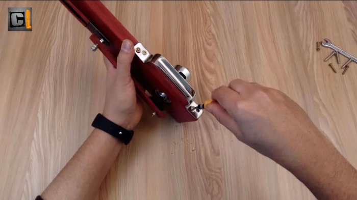 Как сделать простенькую ножовку с двигателем 12 В