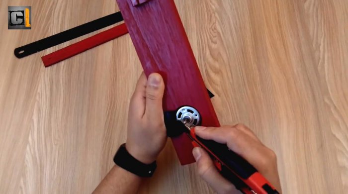 Как сделать простенькую ножовку с двигателем 12 В