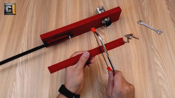 Как сделать простенькую ножовку с двигателем 12 В