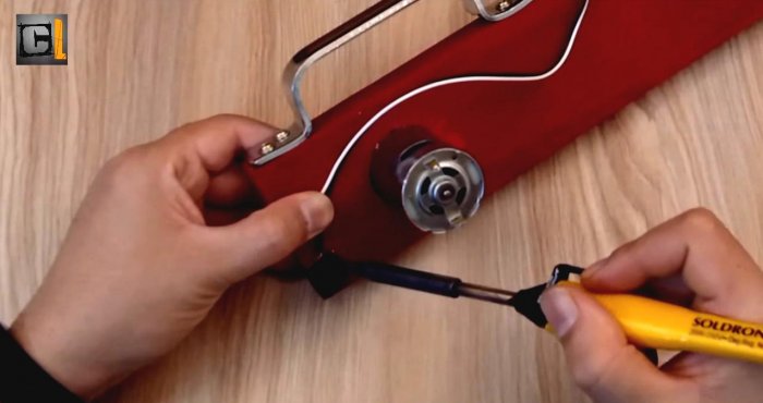 Как сделать простенькую ножовку с двигателем 12 В