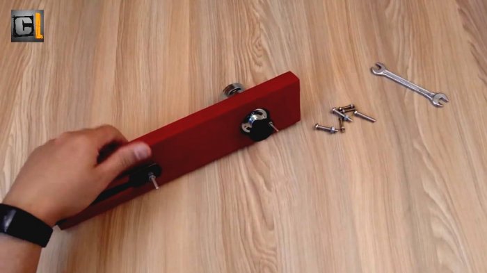 Как сделать простенькую ножовку с двигателем 12 В