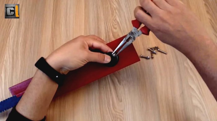 Как сделать простенькую ножовку с двигателем 12 В