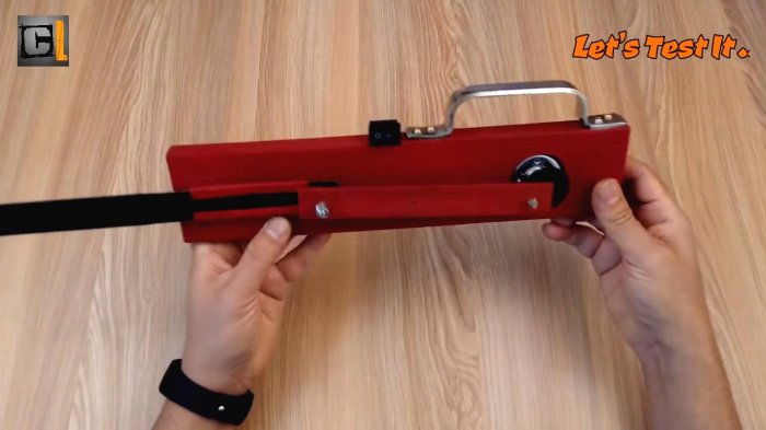 Как сделать простенькую ножовку с двигателем 12 В