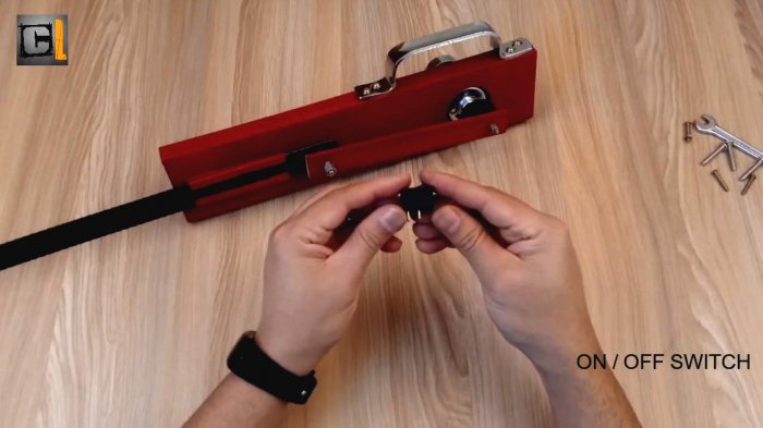 Как сделать простенькую ножовку с двигателем 12 В