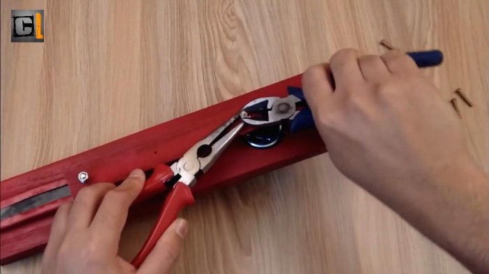 Как сделать простенькую ножовку с двигателем 12 В