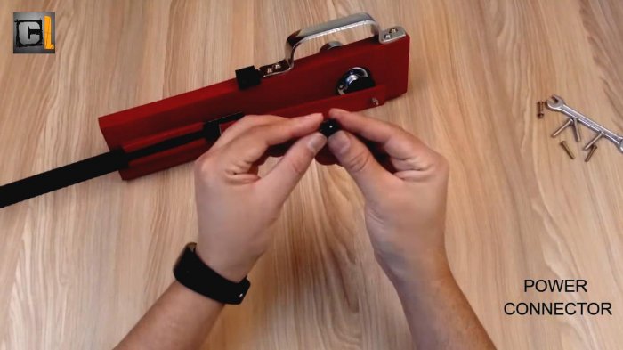 Как сделать простенькую ножовку с двигателем 12 В