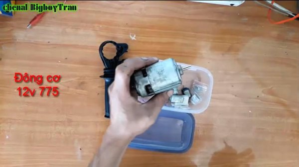 Портативная дисковая шлифмашинка на 12 В