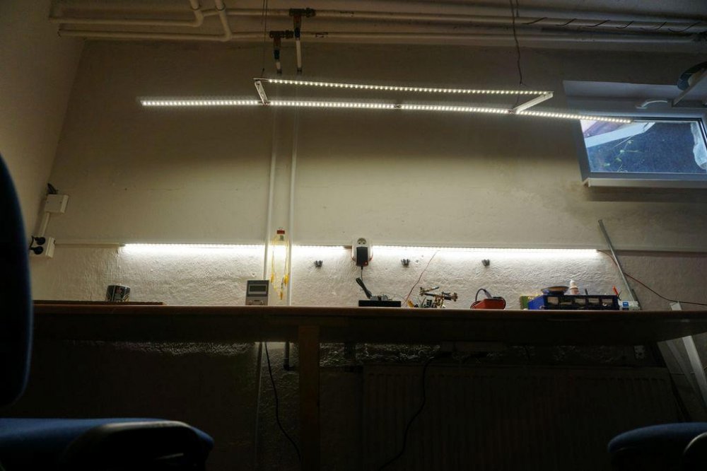 Самодельные подсветки. Линейные светильники в гараж. Светильник для освещения рабочего места. Освещение лампы для мастерских. Светильник для верстака светодиодный.