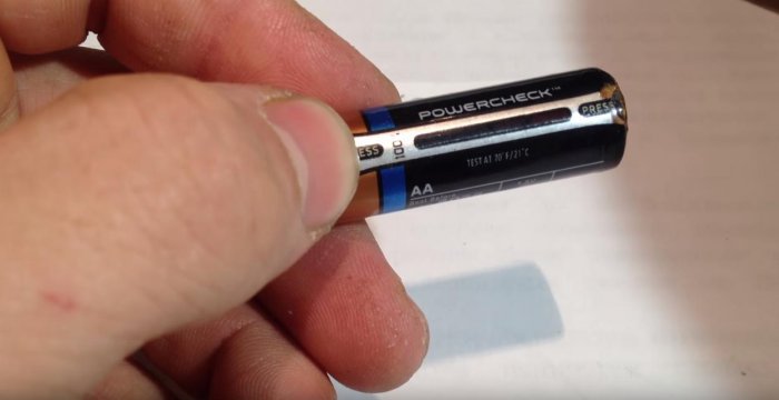 Индикатор температуры из батарейки Duracell