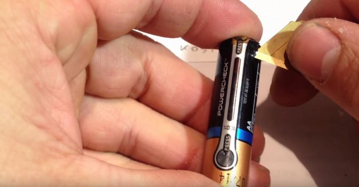 Индикатор температуры из батарейки Duracell