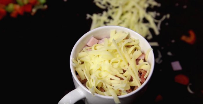 Как приготовить омлет в кружке