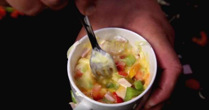 Как приготовить омлет в кружке