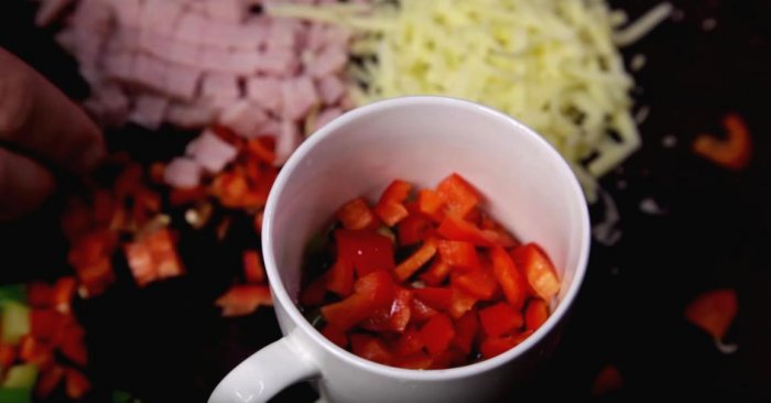 Как приготовить омлет в кружке