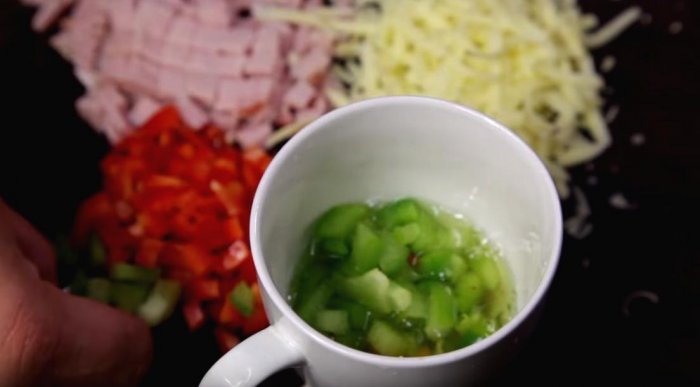 Как приготовить омлет в кружке