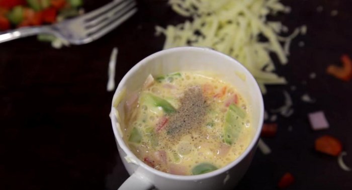 Как приготовить омлет в кружке